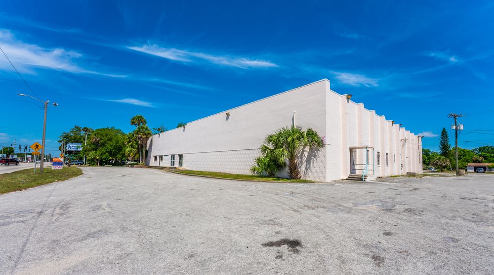 Freestanding Building on Lit Corner: 660 Mason Avenue, Daytona Beach, FL 32117